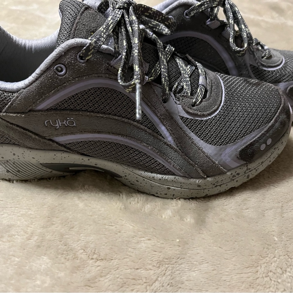 Rykä tennis shoes, purple & gray. Size 6.